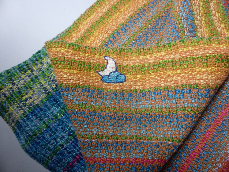 Colours of India baby wrap thick bourette silk weft, variegated tail accent and hand-dyed body weft, middle marker